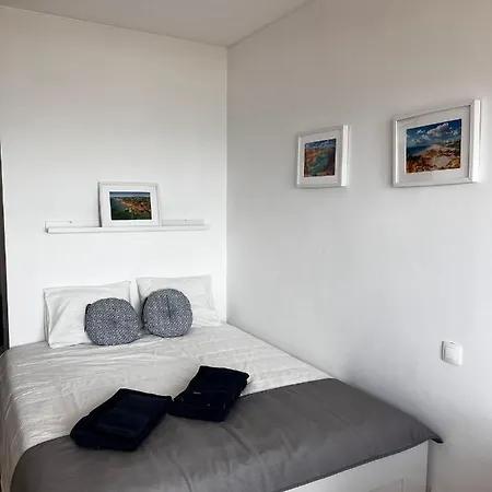 Seaview, Front, Apartment